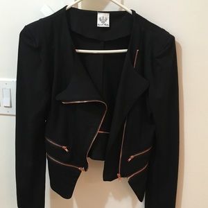 Convertible cropped Zippered jacket!